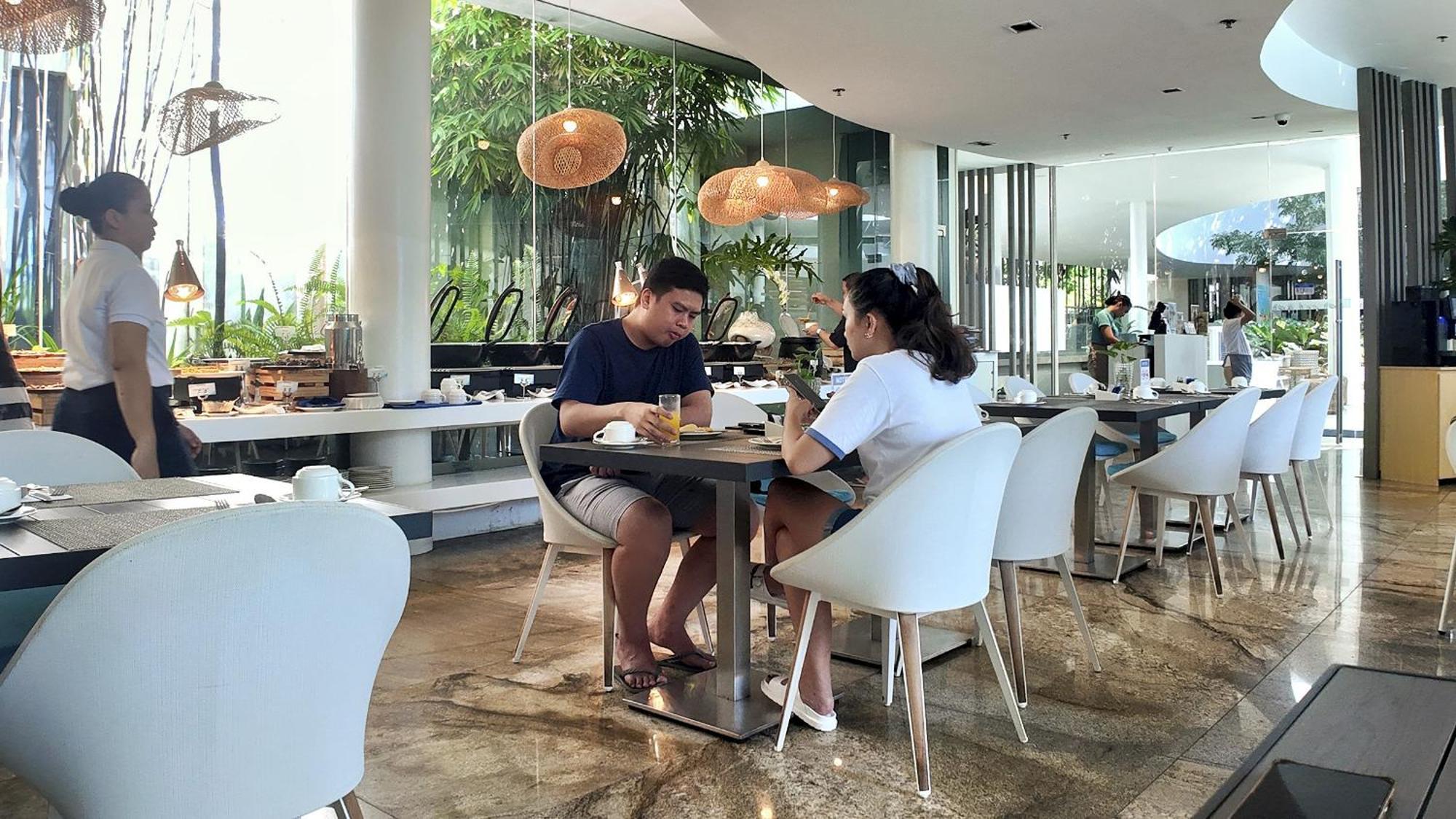 Dominiks Quite And Elegant Studio Ocean View Pool At Tambuli Resort High Floor Lapu-Lapu City Exteriör bild